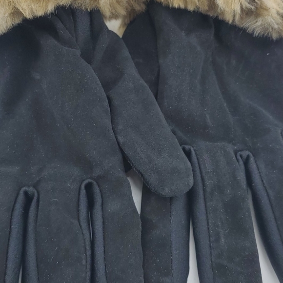 3/$25 🐷 Black suede gloves/cheetah print faux fur - Picture 7 of 8